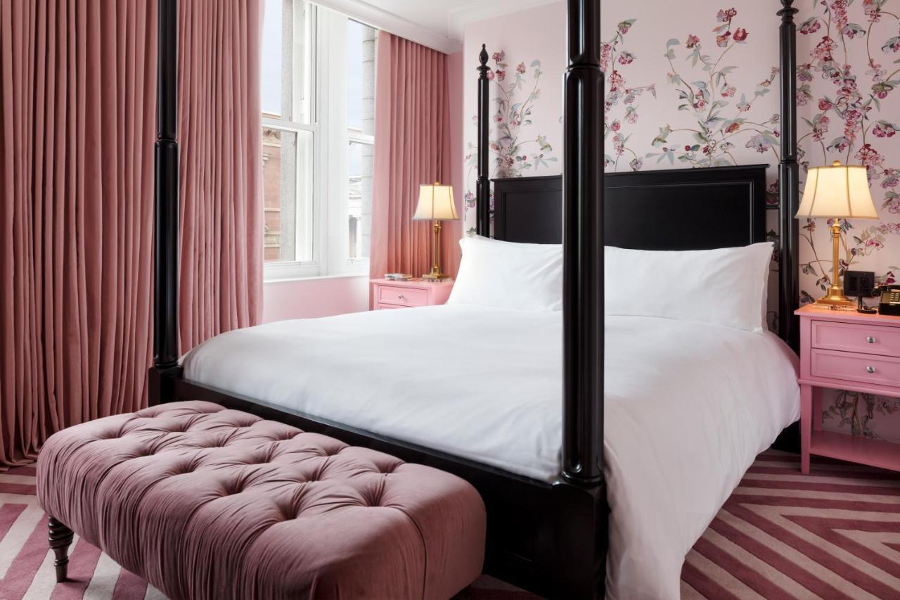 Riggs Washington Dc 호텔 외부 사진 A bedroom at The Carlyle