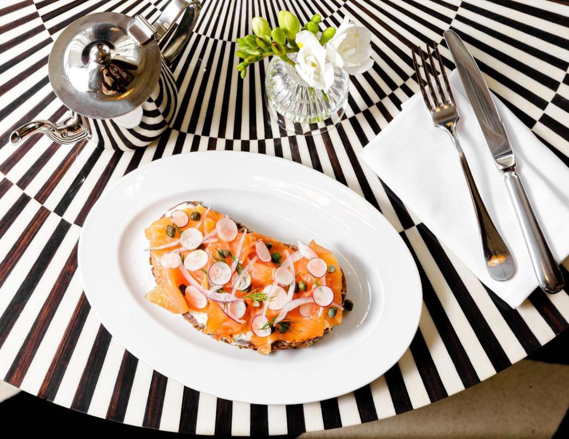 Riggs Washington Dc 호텔 외부 사진 Salmon and cucumber salad
