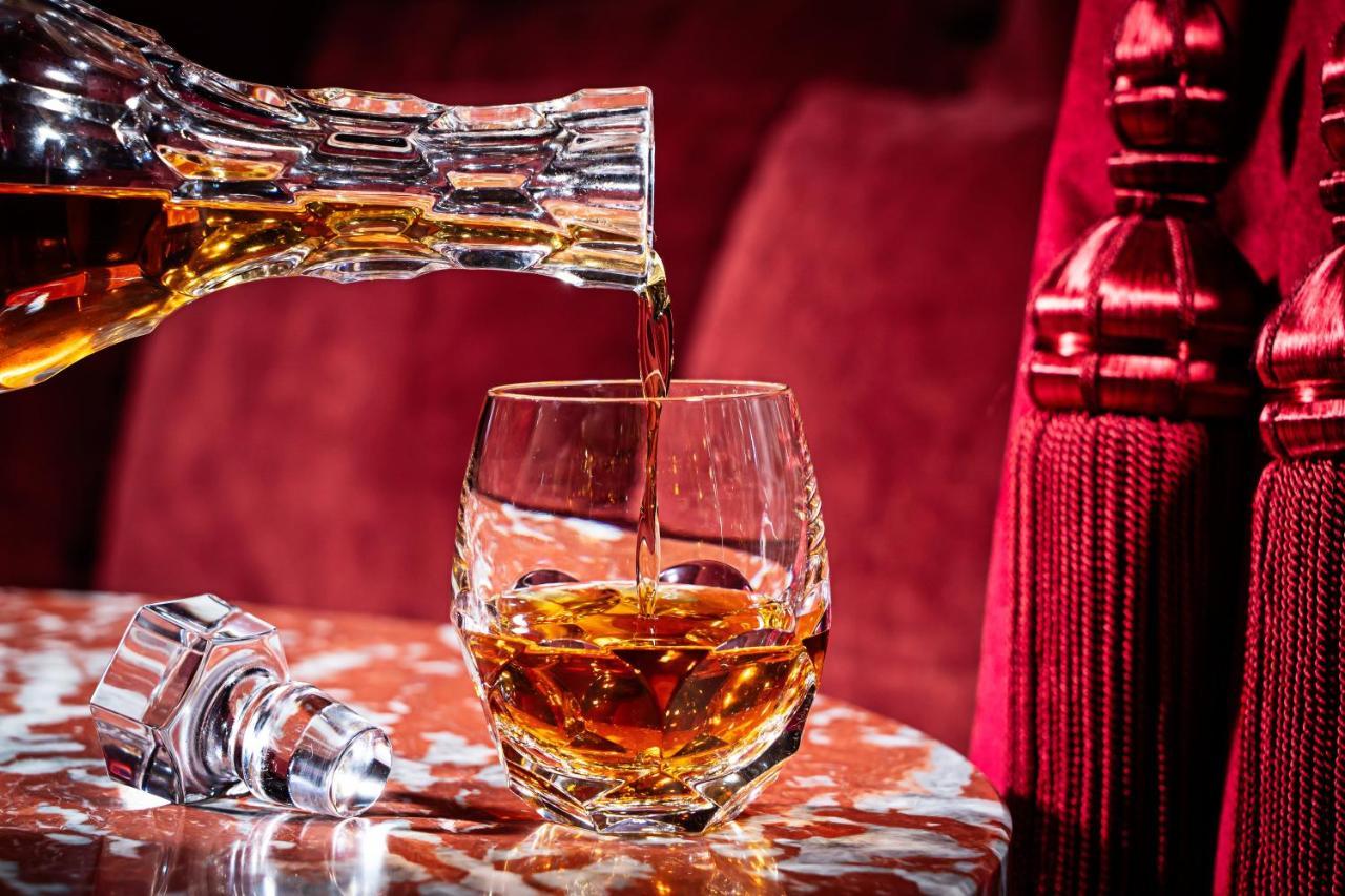 Riggs Washington Dc 호텔 외부 사진 A glass of cognac