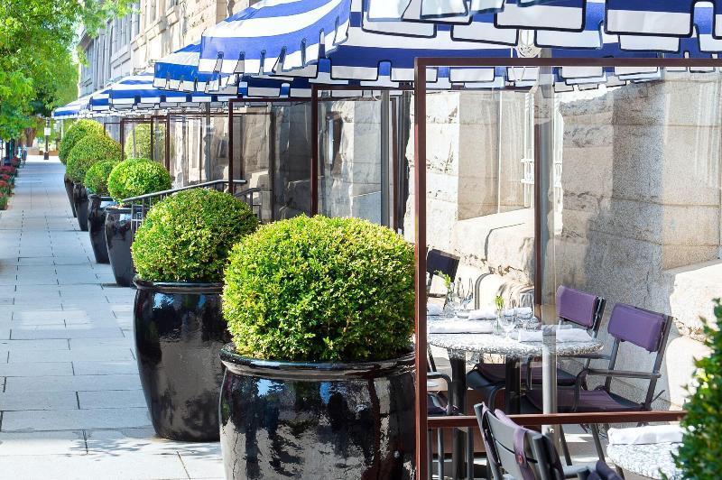 Riggs Washington Dc 호텔 외부 사진 The restaurant's terrace